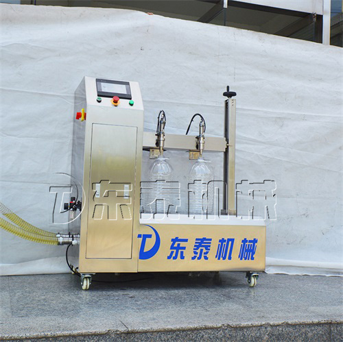 如何清洗小型食用油灌裝機(jī)？東泰告訴你